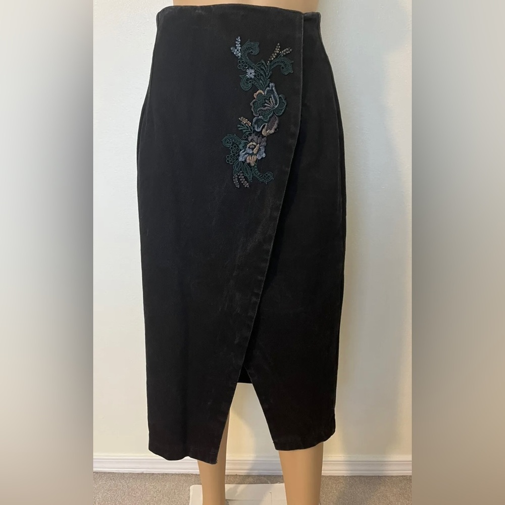 Wanted By Beads Womens 80s Vintage Denim Skirt Sz S Black Floral USA Midi Skirt